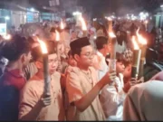 Ribuan Masyarakat Tumpah Mengikuti Pawai Obor Sambut Ramadan di Kosambi Timur