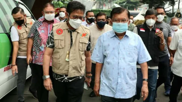 Jusuf Kalla Datangi Lokasi Pengungsi Kebakaran Depo Pertamina Plumpang