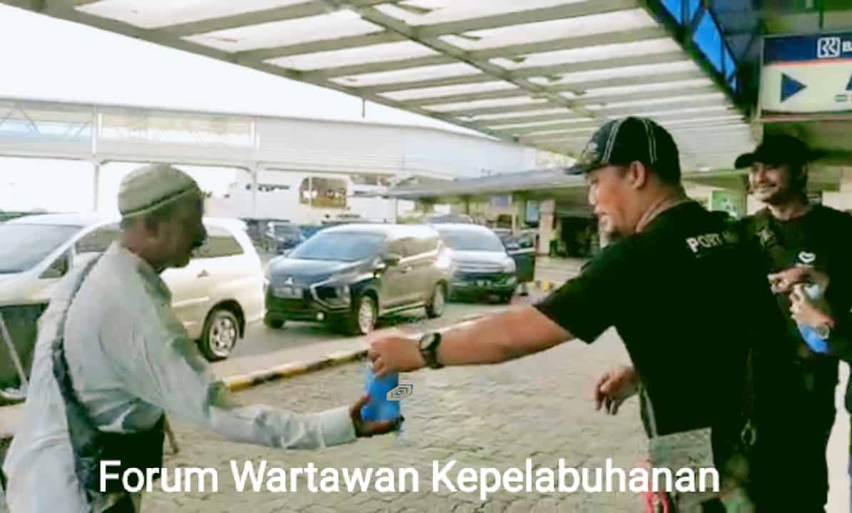 Forum Wartawan Kepelabuhanan Barbagi Takjil Dibulan Ramadhan