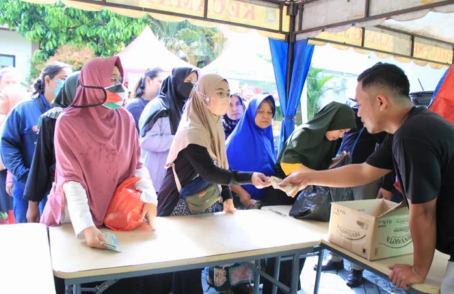 Bazar Murah di Kecamatan Neglasari Diserbu Warga, Beras 5kg Plus Minyak Goreng Dibandrol Rp56 Ribu