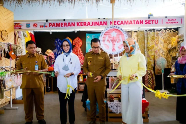 Dukung Produk Lokal, Pilar Saga Ichsan Buka Ajang Pameran Kerajinan