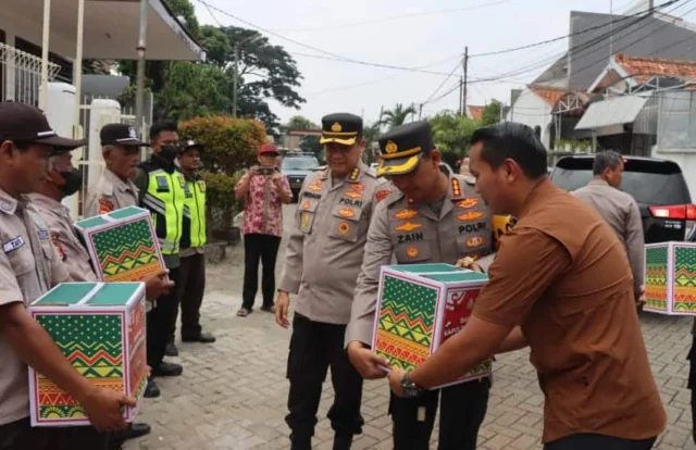 Ratusan Satpam di Kota Tangerang Dikirimi Bingkisan Lebaran Kapolda Metro Jaya