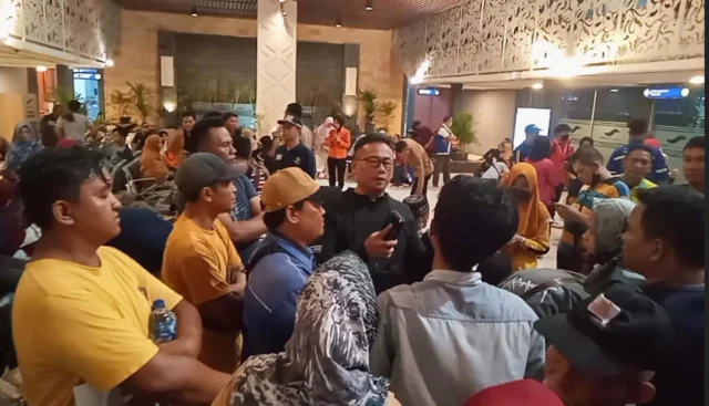 Polsek KSKP Merak Kerahkan Personil Untuk Bantu Musibah Korban Kapal KMP ROYCE 1