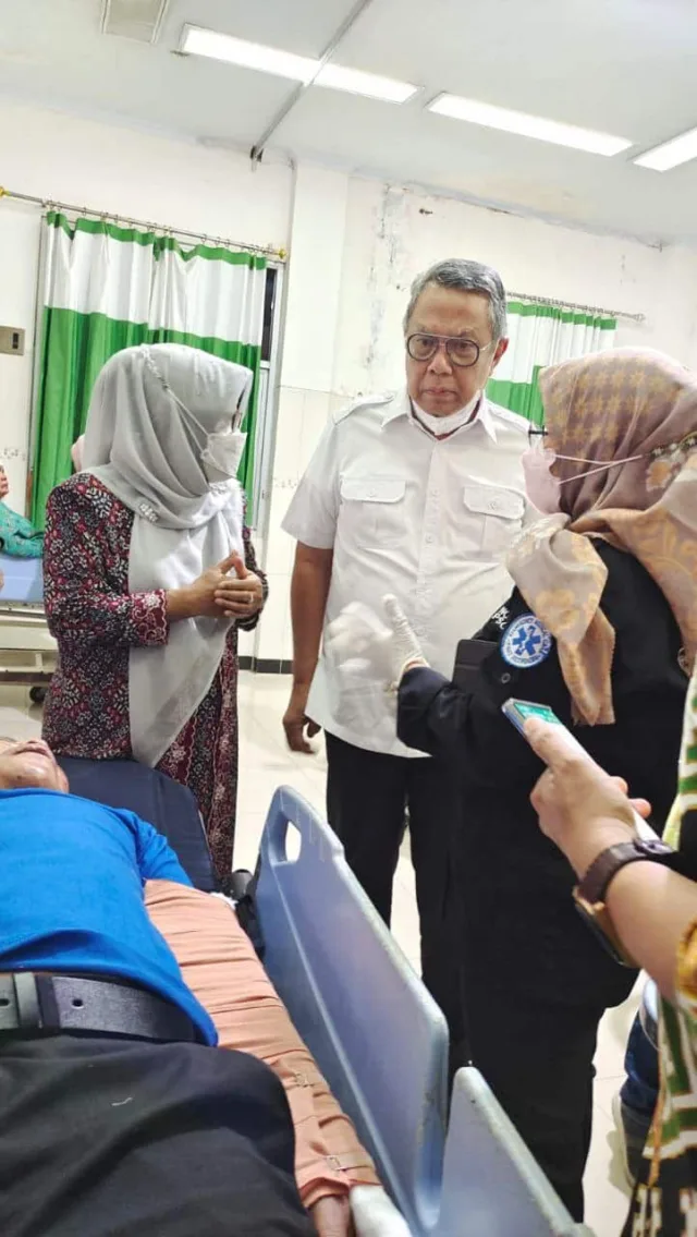 Tiba di Tegal, Benyamin Langsung Kunjungi Korban Kecelakaan Bus di RSUD dr. Soeselo Slawi