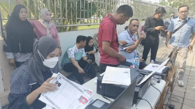 Anggota Sat Intelkam Polresta Tangerang Melaksanakan Pelayanan Penerbitan SKCK, Foto (Istimewa)