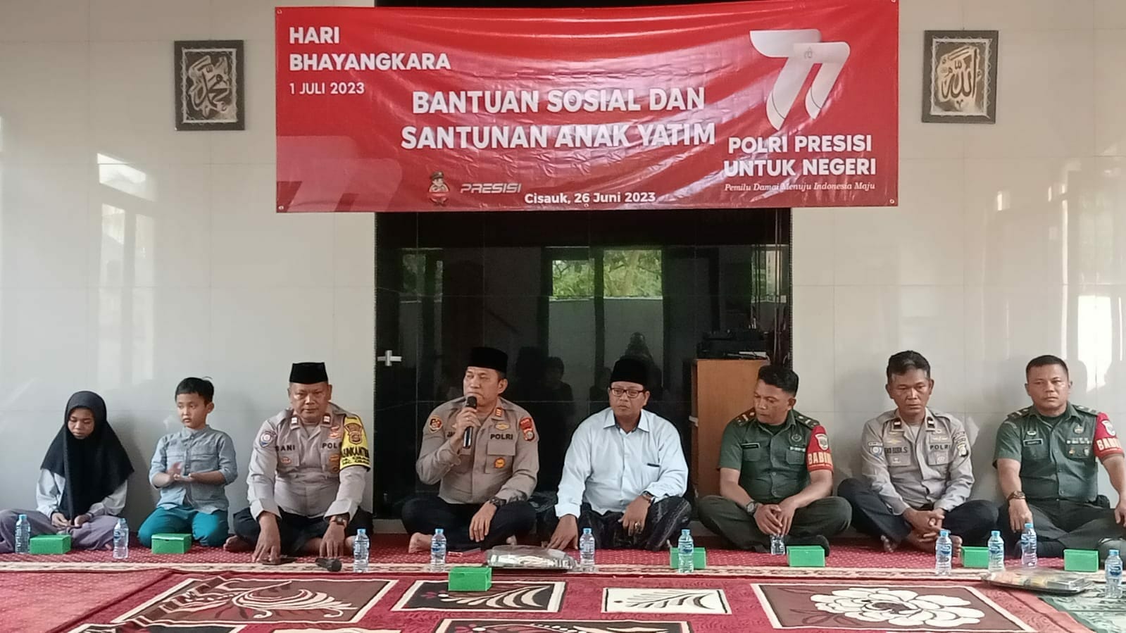 Sambut HUT Bhayangkara Ke 77, Polsek Cisauk Berikan Bansos dan Santunan Anak Yatim