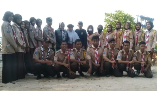 Di Hari Pancasila Insan Pariwisata Indonesia Hadiri Bersih Sampah di Wisata Mangrove Pulau Cangkir, Foto. (Istimewa)