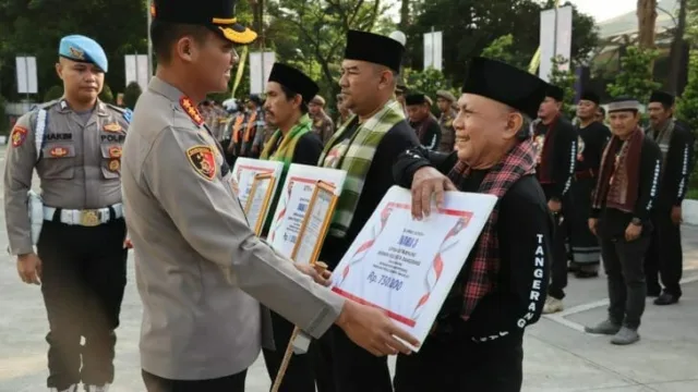 Kapolresta Tangerang KOMBESPOL Dr.Sigit Dany Setiyono, S.H., S.I.K., M.Sc.Eng. memimpin apel Ketua satuan keamanan lingkungan, Foto. (Istimewa)