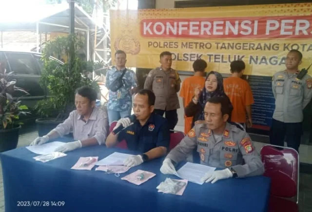 Kapolsek teluknaga AKP Juhri Mustofa saat konferensi Pers, Foto. Pelitabanten.com (Istimewa)