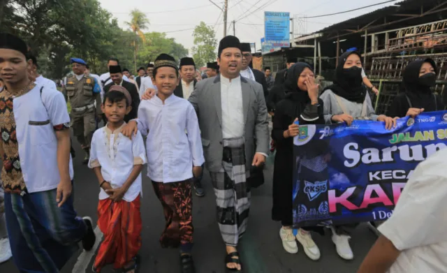 Hari Terakhir 1 Dekade Festival Al-Azhom, Dimeriahkan dengan Jalan Santai Sarungan