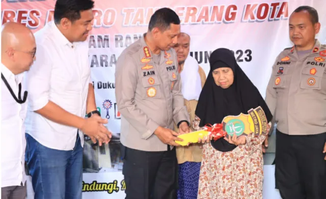 Kapolres Serahkan Kunci Program Bedah Rumah Hari Bhayangkara ke-77 di Cibodas