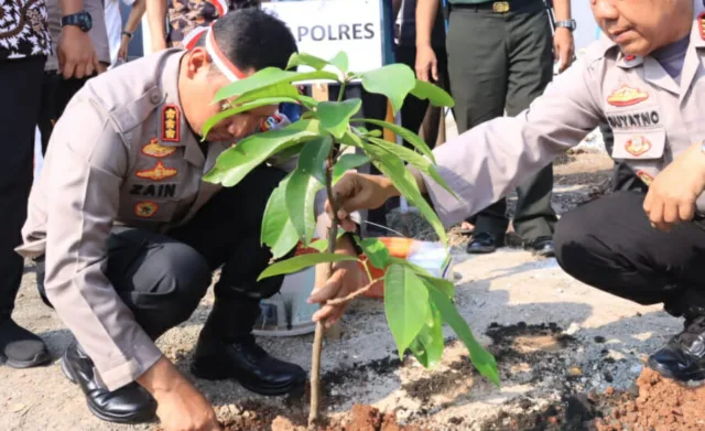 Perbaiki Kualitas Udara, Polres Metro Tangerang Kota Gerakan Tanam 1.000 Pohon