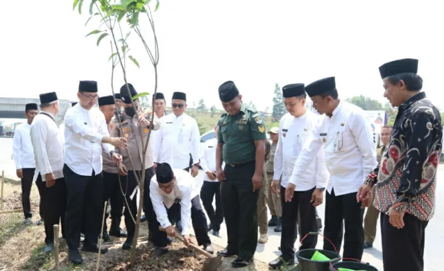 Penghijauan dan Kurangi Polusi Udara, Camat Benda: Ajak Warganya Tanam Pohon