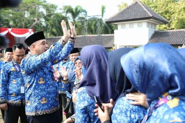 Bupati Tangerang Ahmed Zaki Iskandar hari Terakhir dalam jabatan nya berlangsung khidmat dan penuh rasa haru, Foto. (Istimewa)