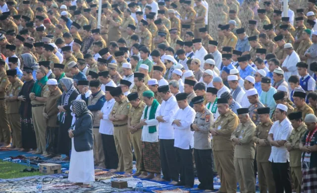 Masyarakat Kota Tangerang Salat Istisqa' Memohon Hujan dan Do'a Palestina