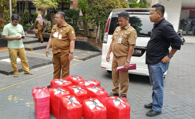 Kebutuhan Pengungsi Kebakaran TPA Rawa Kucing Tercukupi