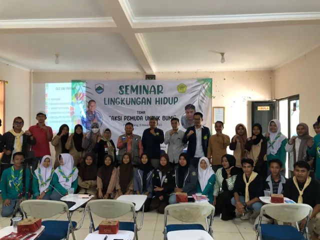 Mapalbara bersama siswa SMA/ SMK ikut serta dalam membangun komitmen dalam melestarikan lingkungan.