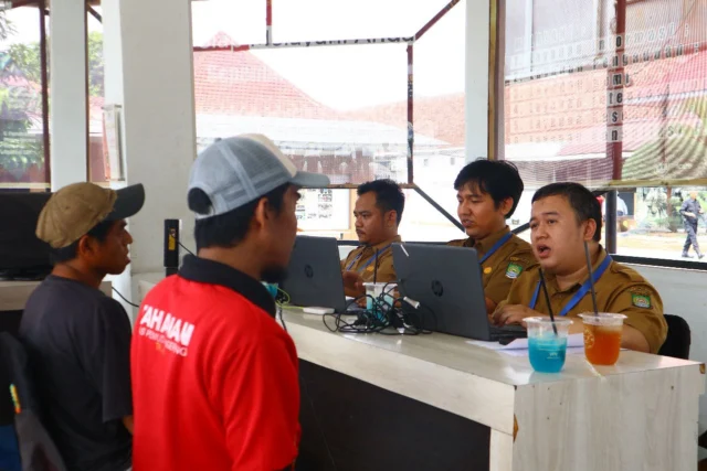 Lapas Pemuda Kelas IIA Tangerang bersama dengan Dinas Kependudukan dan Pencatatan Sipil Kota Tangerang melaksanakan validasi, Foto. (Istimewa)