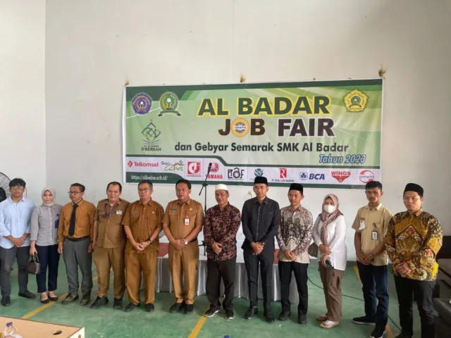 Berlangsung Meriah : SMK AL - Badar Gelar Job Fair Tahun 2023.