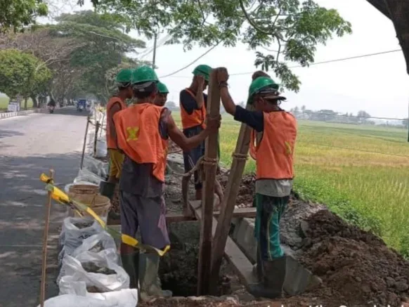 Salah satu yang sedang berlangsung pekerjaan di wilayah Tangerang utara, Foto. (Istimewa)