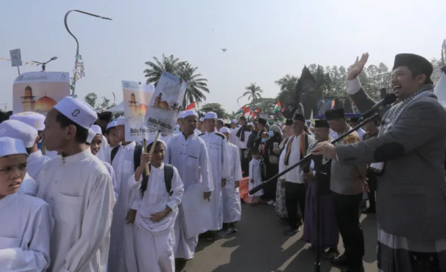 Kirab Santri Kota Tangerang Berdoa Untuk Palestina, 20 Ribu Kupon Doorprize Disebar