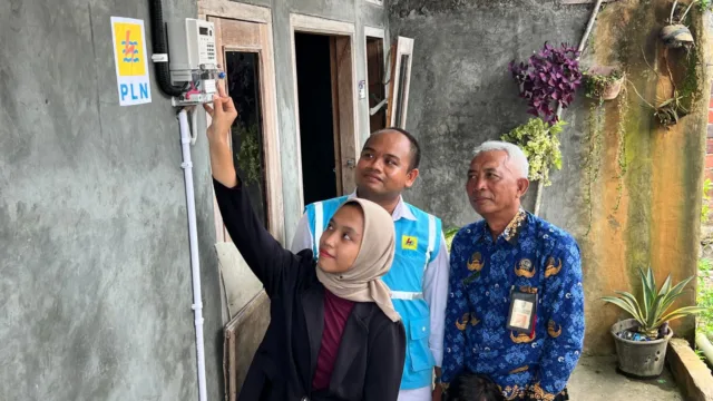 2.587 keluarga kurang mampu di seluruh Indonesia telah menikmati penyambungan listrik gratis melalui program ‘Light Up the Dream’ PT PLN, Foto, (Istimewa)