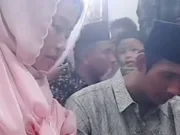 Pinkan Mambo dan Arya Khan sa'at melangsungkan akad nikah.Photo, (Istimewa)