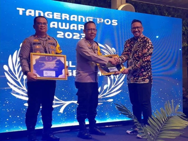 Kapolsek Sepatan dan Kapolsek Tangerang Kota dianugerahi penghargaan sebagai The Best Performance Leadership dan The Best Responsif Public, (Istimewa)