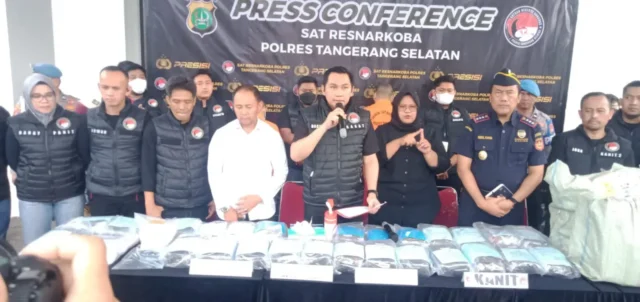 dua-pengedar-ganja-seberat-273-kg273-kg-behasil-di-ungkap-satresnarkoba-polres-tangsel