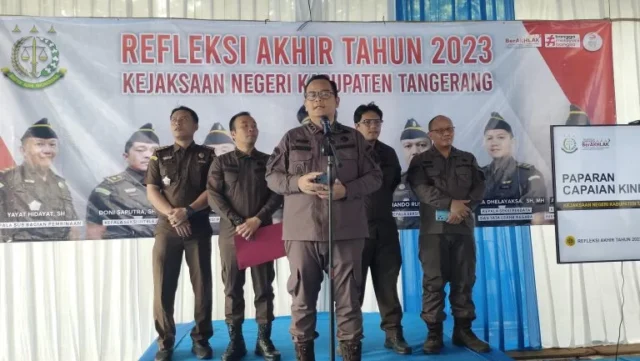 Kepala Kejaksaan Negeri Kabupaten Tangerang Ricky Tommy Hasiholan didampingi Kasi dan Kasubag Kejari Kabupaten Tangerang, Photo: (Istimewa)