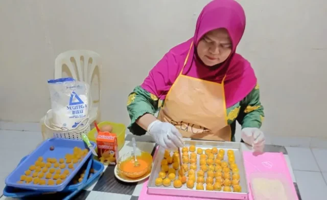 Rezeki Jelang Nataru, Produsen Kue Kering di Kota Tangerang Alami Lonjakan Pemesanan