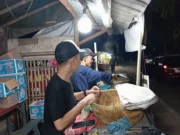 Halim penjual Laksa makanan khas Tangerang berjualan di sekitar samping mesjid nagrak. Foto.(Istimewa)