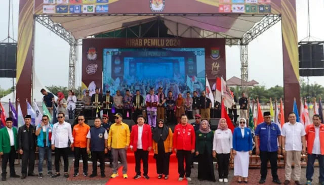 Minggu 21-01-2024,13:54 WIB KPU Kabupaten Tangerang saat menggelar kirab Pemilu 2024, di Alun-alun Tigaraksa, Kabupaten Tangerang, Minggu (5/11/2023).-Foto: KPU Kabupaten Tangerang