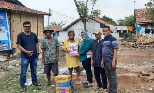 Pemerintah Desa dan kecamatan rajeg tinjau lokasi rumah nenek asmani sa'at memberikan bantuan, Photo: (Istimewa)