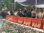 Kasdim 0506/Tgr Bersama Forkopimda Kota Tangerang Musnahkan 2.855 Botol Miras