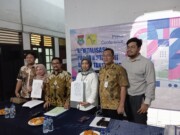 Kuasa hukum Perumda Pasar NKR,. Deden Syuqron dan Direktur Utama Perumda Pasar NKR Finny Widiyanti saat pres conference, Jl. Nyimas Melati Kota Tangerang, Foto. (Istimewa)