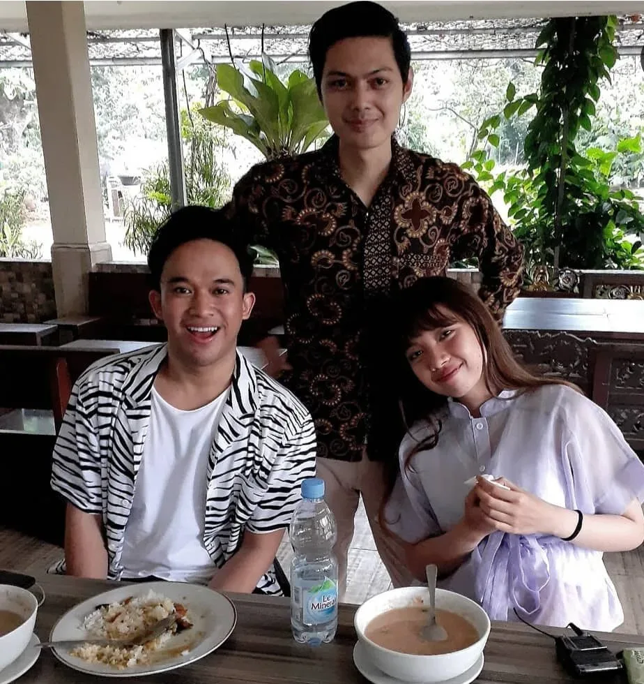 Arip Winata Tokoh Muda dan Pengusaha bersama Anwar (Artis). 