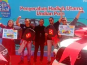 Menang Undian Poin Festival 2023, Ibu Rumah Tangga Bawa Pulang Mobil Mewah BMW