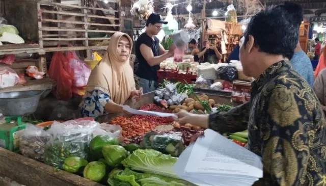 Perumda Pasar NKR Bujuk Pedagang Pasar Kutabumi agar Terima Direlokasi