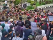 Demonstran Geruduk Kantor Bupati Tangerang, Diduga Sekda Tidak Netral