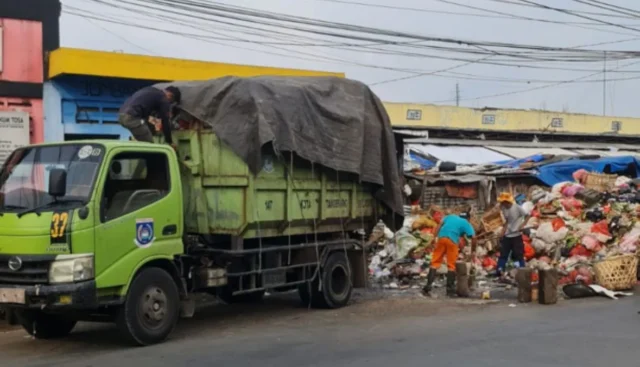 Pemkot Tangsel Angkut Ratusan Ton Sampah Selama Libur Lebaran