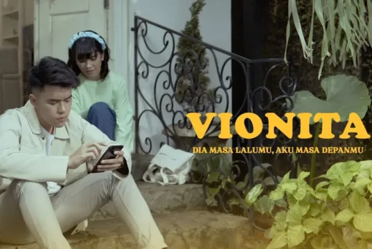 Lirik Lagu Dia Masa Lalumu Aku Masa Depanmu - Vionita