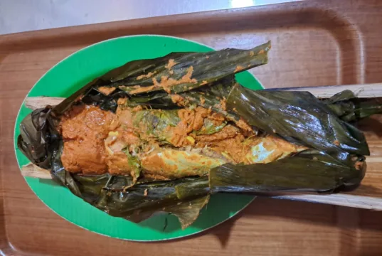 Ikan Patin dalam Bambu Khas RM Ikan Bakar Bumbu Haur Sentul Bogor, Arip Winata: Foodie Wajib Mencobanya