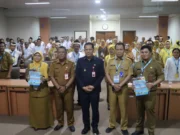 Pejabat (Pj) Bupati Tangerang Andi Ony melepas 100 petugas untuk memeriksa kesehatan, Foto. (Istimewa)