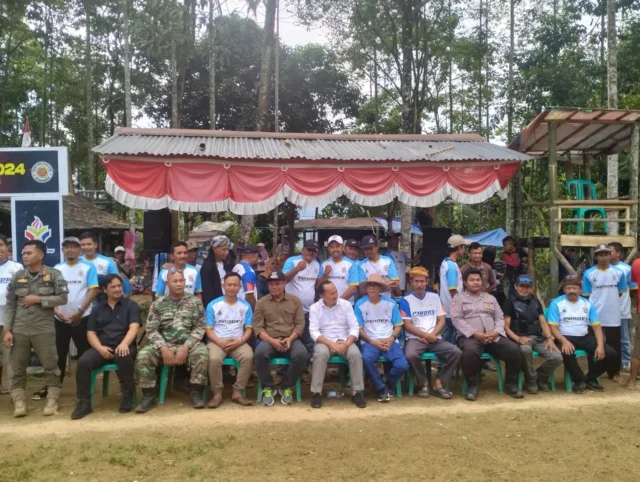 Pordes Warungbanten yang diinisiasi oleh Kepala Desa Rudianto dalam mencari bibit pemain terbaik sepak bola, pada Minggu (14/07/2024).