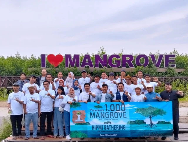 HIPMI Kabupaten Tangerang ikut jaga ekosistem pesisir Kabupaten Tangerang dengan gerakan tanam 1000 pohon mangrove, Foto. (Istimewa)