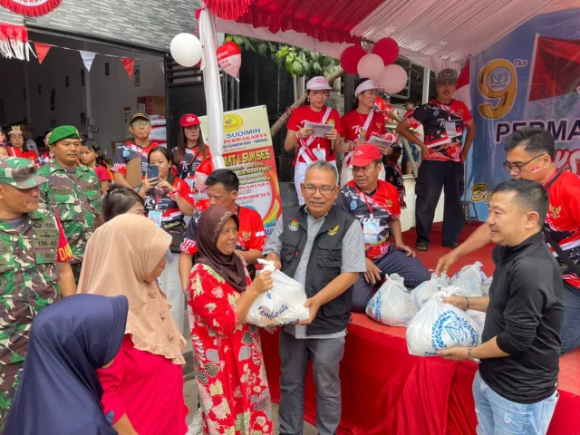 Yayasan Permata Tigaraksa bagikan ribuan sembako dan gelar bakti sosial dalam rangka memperingati HUT ke 79,Foto.(Istimewa)