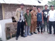 Camat kemiri dan Subari dan keluarga nya yang tinggal di desa Rancalabuh RT 012 RW 02 Kecamatan Kemiri, Foto. (Istimewa)