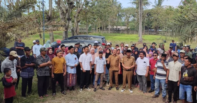 Kepala Desa Kohod, Arsin SH, Bin Asip, dalam kesempatan tersebut menyampaikan rasa syukurnya atas kelancaran proses pembayaran, Foto. (Istimewa)