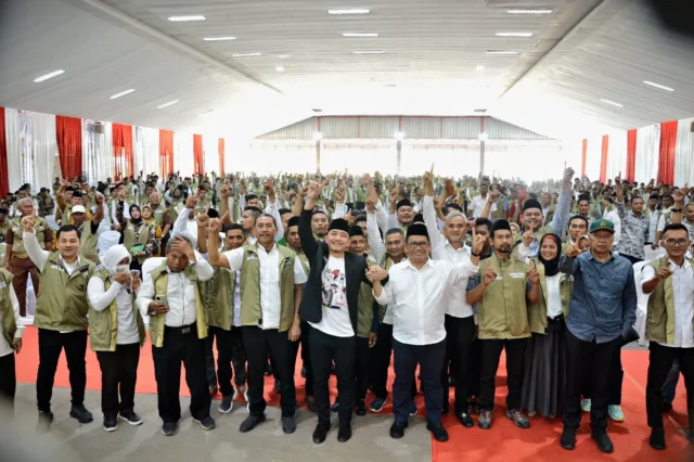 Pasangan Calon Bupati Lebak dan Wakil Bupati Lebak yaitu Mochamad Hasbi Asyidiki Jayabaya, S.H dan Ir. Amir Hamzah, M.Si mengukuhkan Relawan dan Pendukung pada Sabtu (26/10/2024).